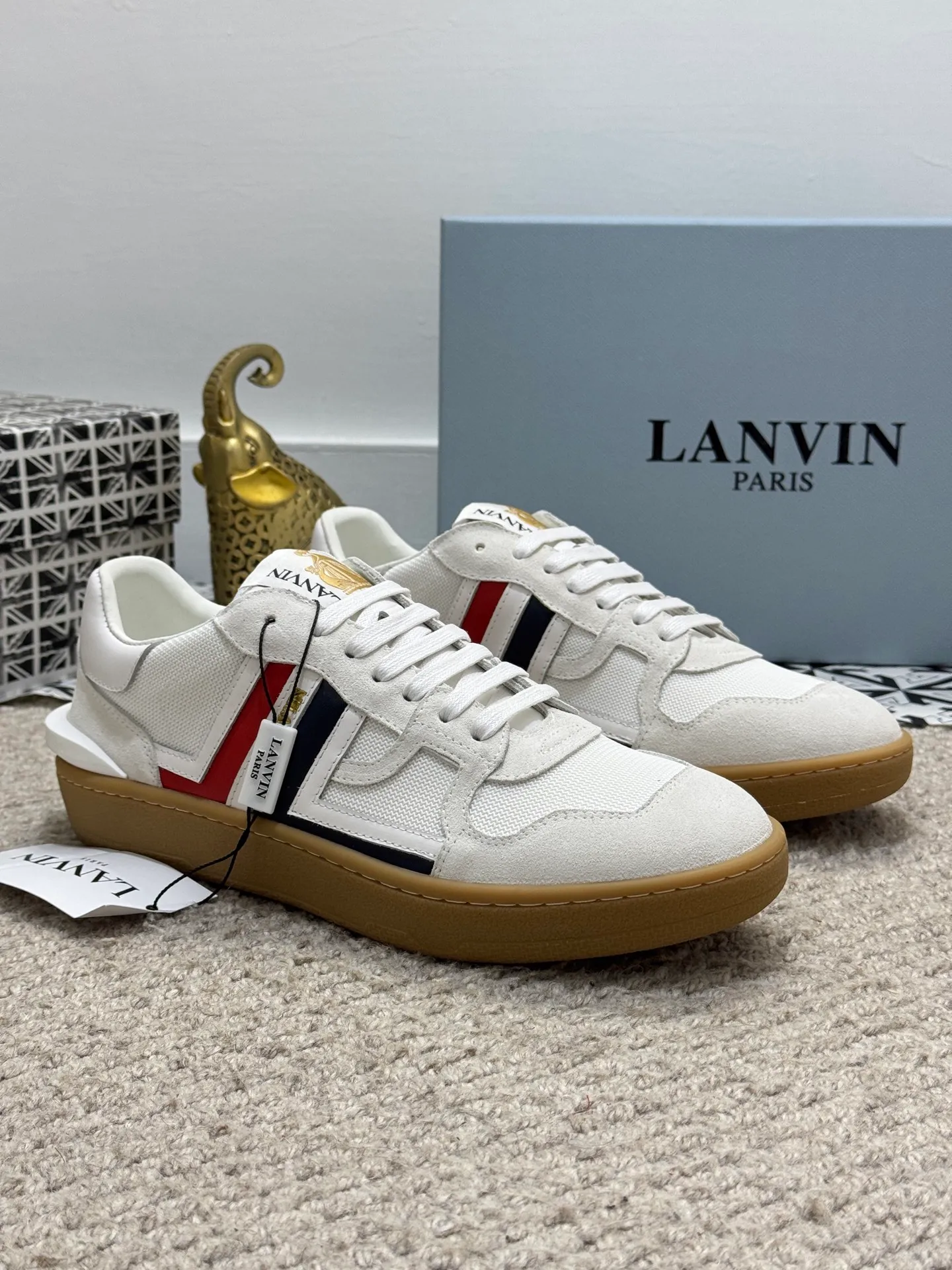 Men's men's shoes 💰520 [New style] 🦈🦈lanvin #LANVIN spring and summer series new colors ❤️‍🔥The latest lace-up fashionable casual Forrest Gump running shoes~bumpr high-quality couple 👫 series!! The latest trendy products of the season. Many bloggers have planted grass and purchased the original molds for customization. The uppers are nubuck leather. They are very versatile, fashionable and casual, and are comfortable to wear on the feet. Recommended! The original molds have clear logo rubber bottoms, which are non-slip and wear-resistant. Size: Female 36~40 Male 38-44 (45 customized